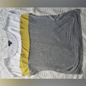 Yellow/grey/white tshirt